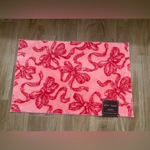 Betsey Johnson ❤️So soft Bow pattern Bath Rug Pink 20x32”  New
